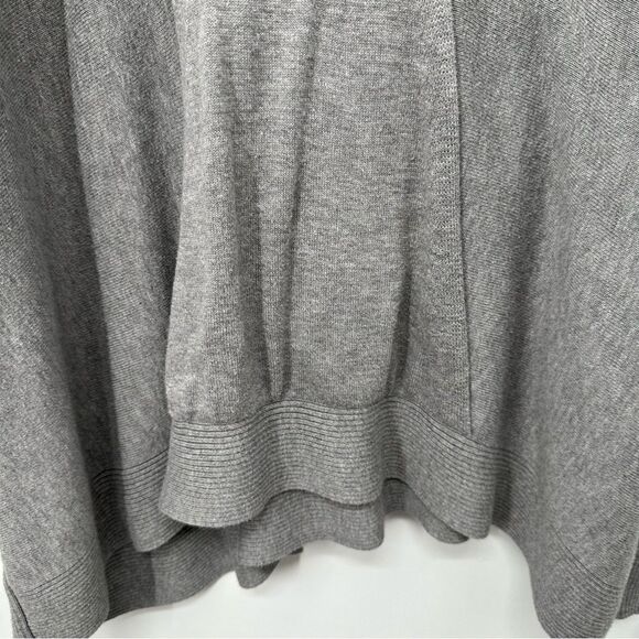 Marla Wynne . Size M/L Gray Knit Poncho - Picture 2 of 10